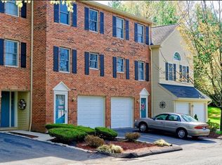 22 Crown Rdg, Newington, CT 06111