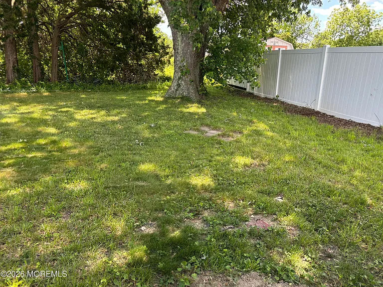 14 Skippers Blvd — Photo 16