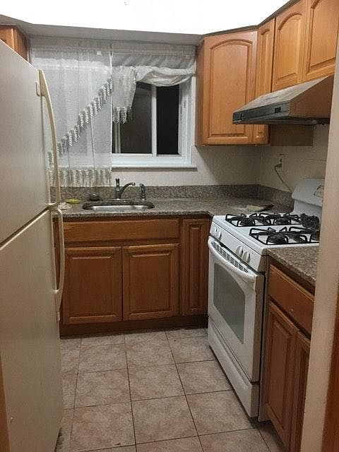 2nd image of 839 Throggs Neck Expy #1