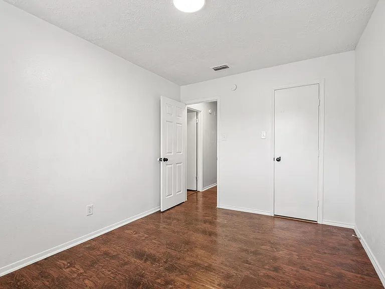 7018 Stoney River Dr — Photo 11