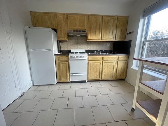 2nd image of 168 12th St #3