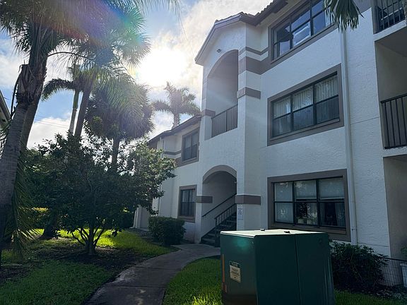 2nd image of 520 S Park Road #22-12