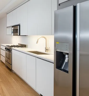 Rented by Penthouse Realty & Management CO INC | media 17