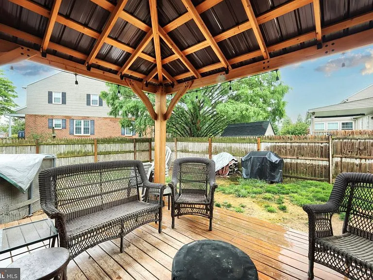 416 Huntington Dr — Photo 28