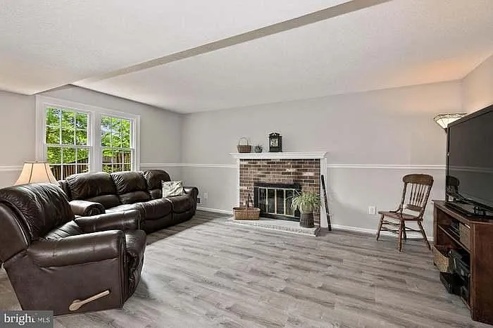 100 Elm Tree Ln — Photo 14
