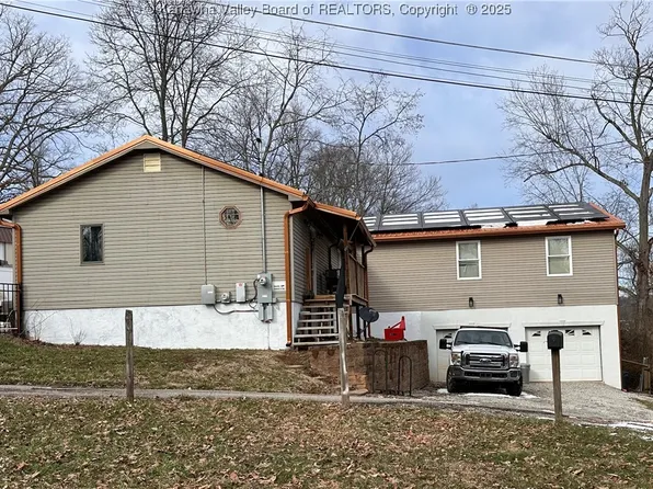 5145 Saulton Dr, Cross Lanes, WV 25313