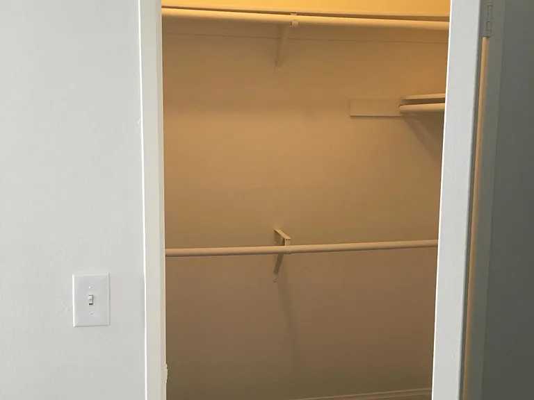Catalina Apartments — Photo 49