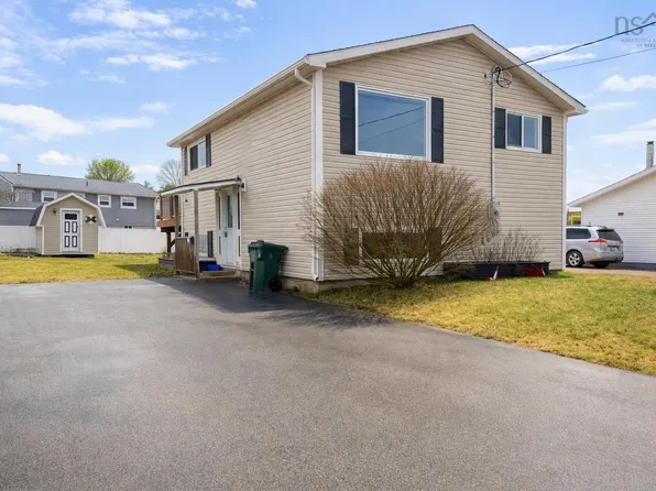 20 Dickey St, Amherst, NS B4H 2H9