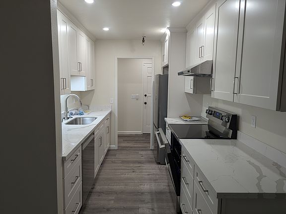 2nd image of 575 Tyndall St APT 7