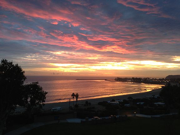 See the sunset hear the wave