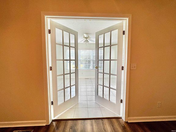 4th image of 415 Imperial Dr