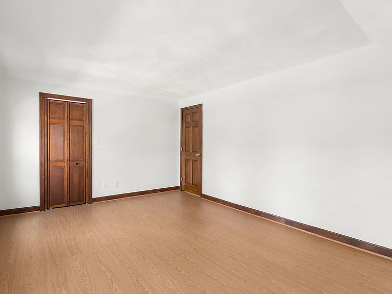 24 Railroad Ave — Photo 7