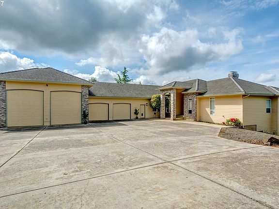 3rd image of 24401 NE 132nd Cir