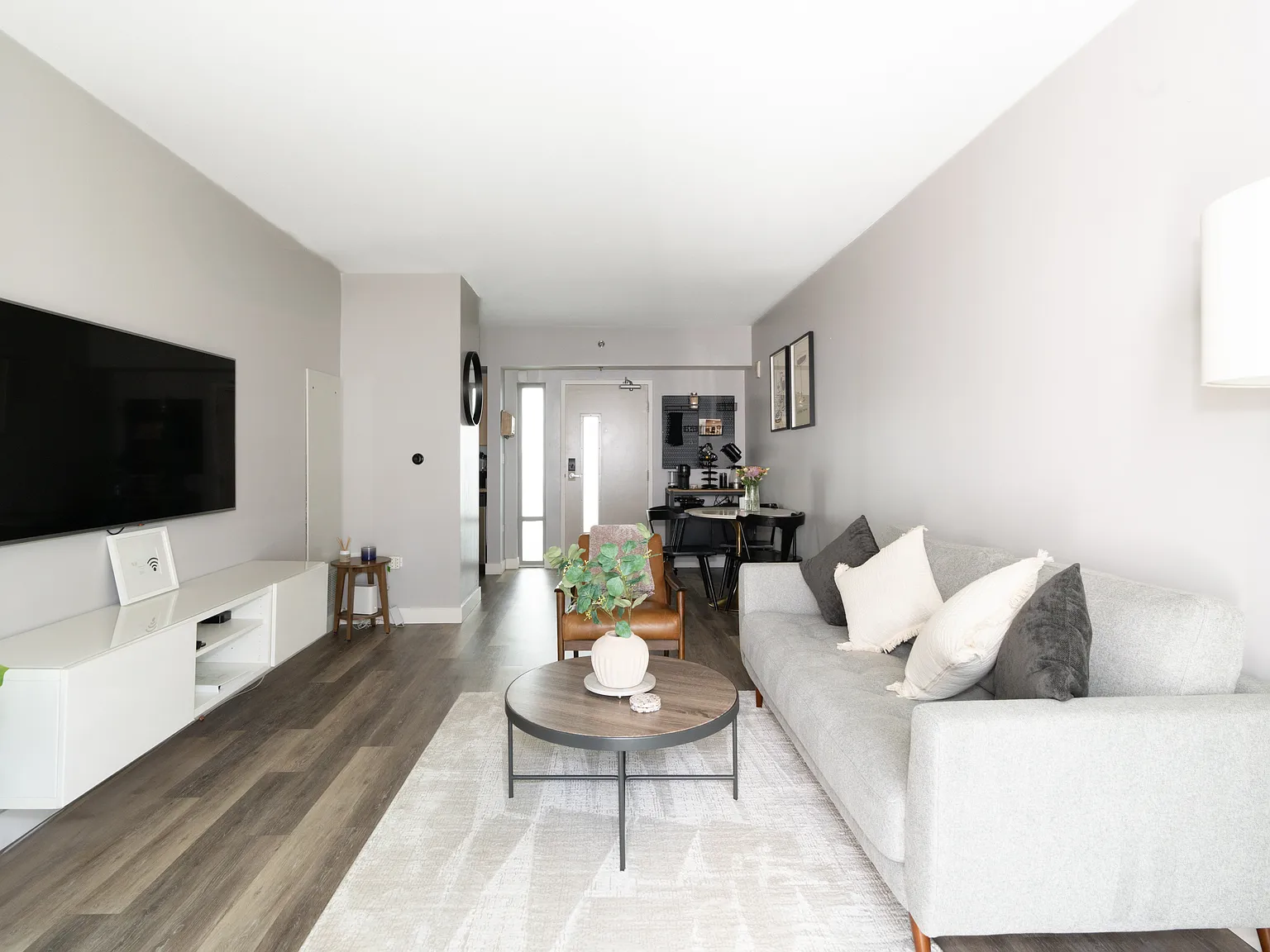 425 W Beech St — Photo 3