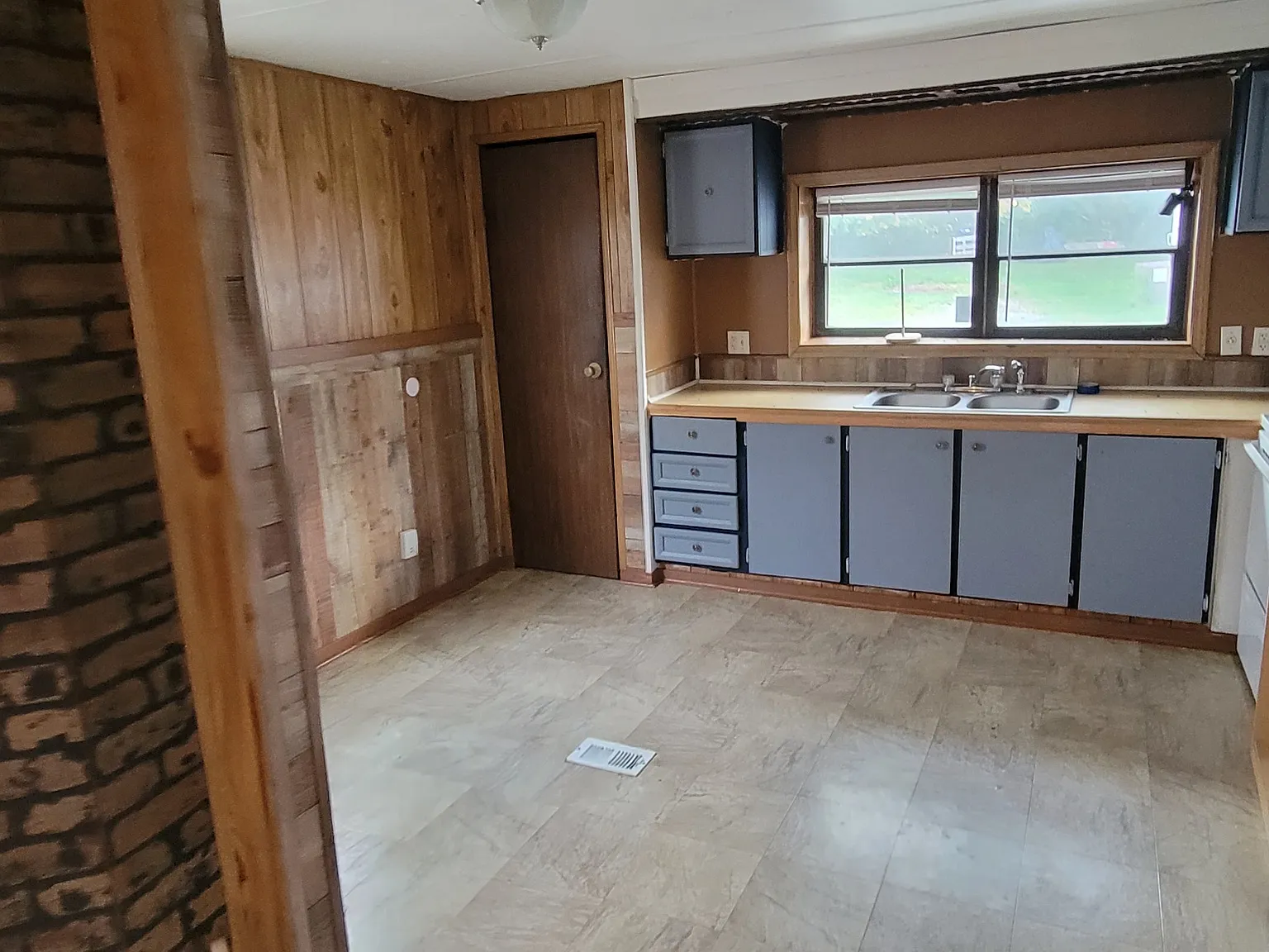 2 bed, $1,000 — Photo 2