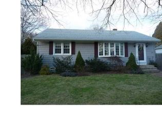 8 Overlook Ave, Groton, CT 06355