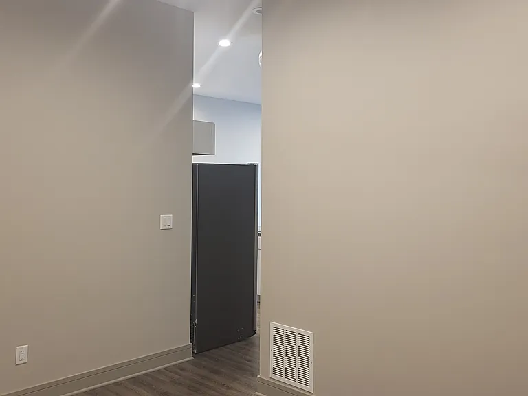 entry/office