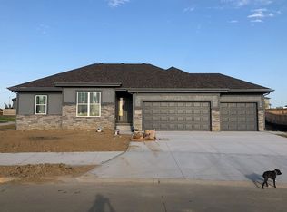 17139 Potter St, Bennington, NE 68007