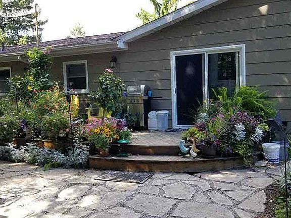 2nd image of 1602 N Creyts Rd