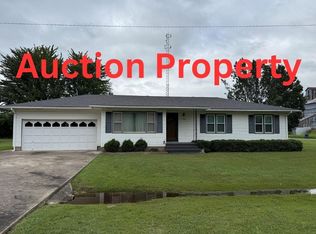 102 W Cowley St, Chouteau, OK 74337