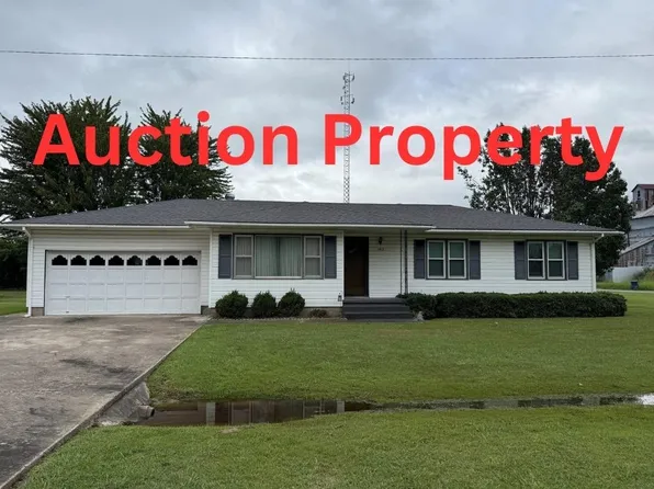 102 W Cowley St, Chouteau, OK 74337