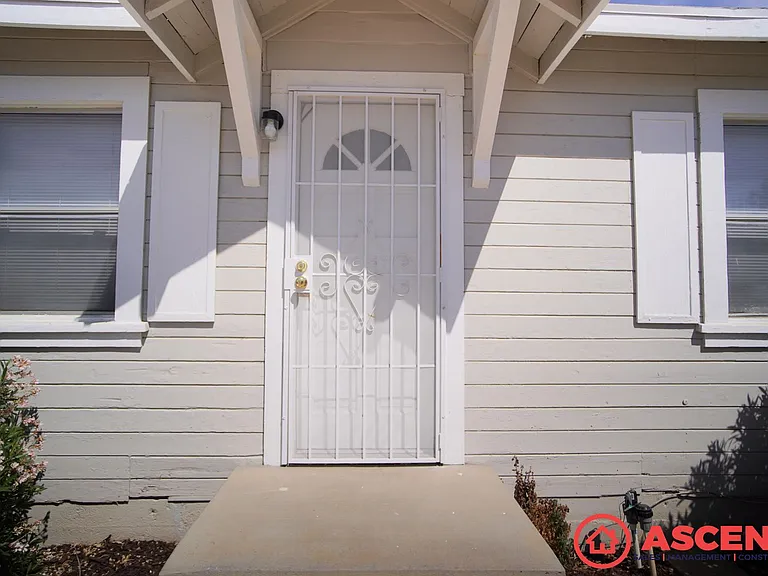 412 El Tejon Ave — Photo 3