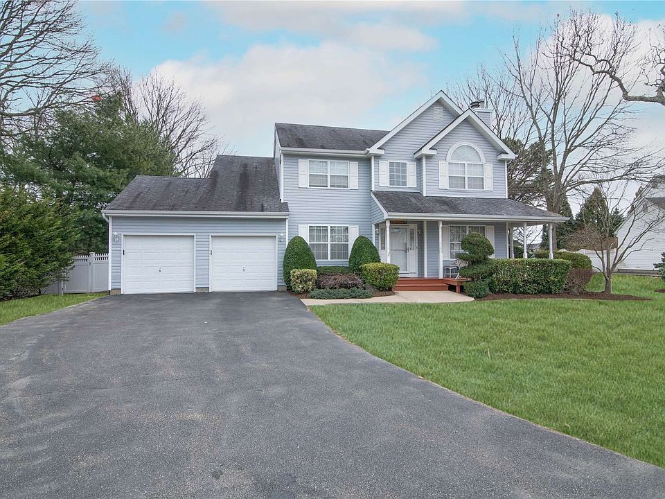 10 Oldstone, Centereach, NY 11720 Zillow