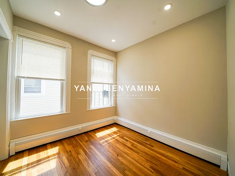 568 Green St #2 — Photo 15