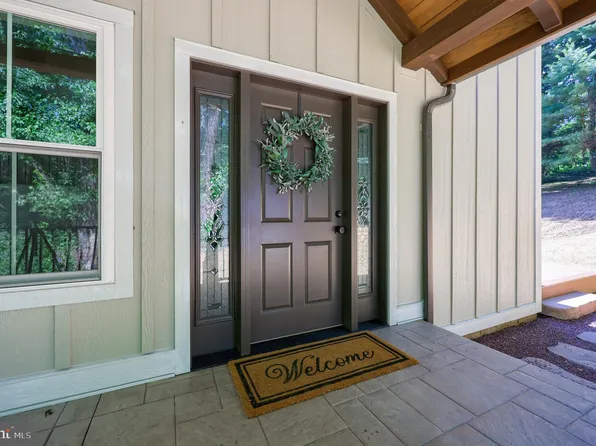 1414 Amosite Rd, Bainbridge, PA 17502
