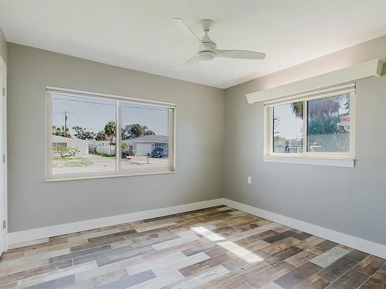 411 87th Ave — Photo 28