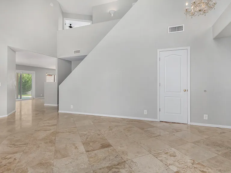 1320 E Charleston Ave — Photo 5