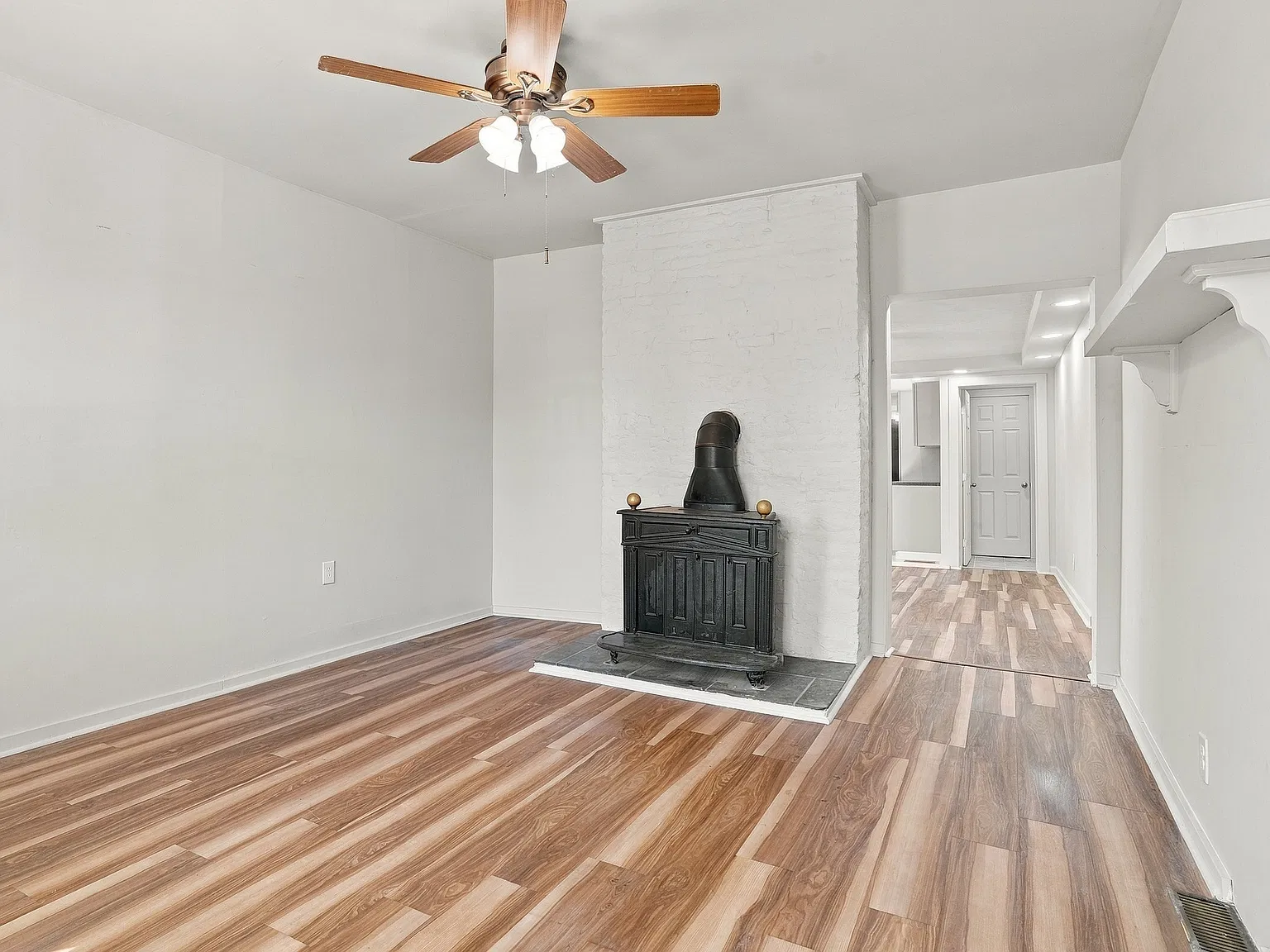 3 bed, 1460 sqft, $2,400 — Photo 2