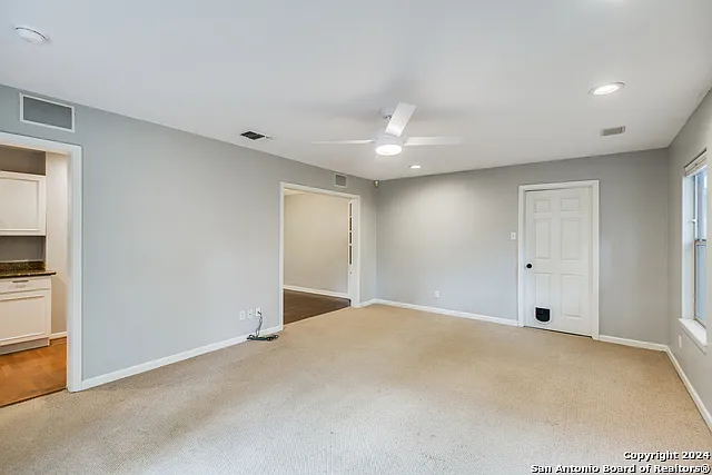 209 Harmon Dr — Photo 12
