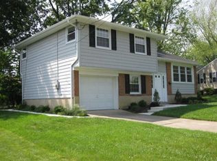 27 Longwood Dr, Stratford, NJ 08084