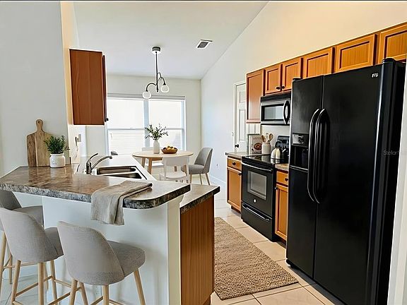 4th image of 208 Silverton Rd