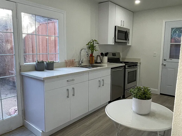 476 Arleta Ave #B — Photo 15