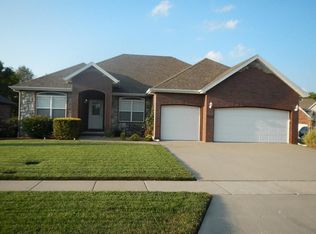 3201 W Village Ter, Springfield, MO 65810