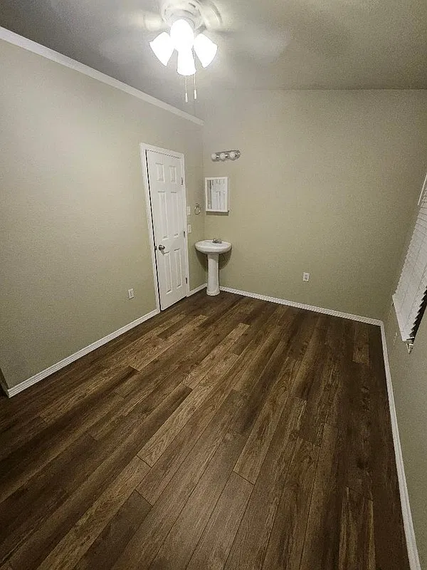 Studio, 1.0 bath, 318 sqft, $700 — Photo 4
