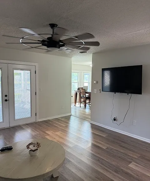142 Hamilton Dr — Photo 37