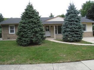 448 Clearmont Dr, Elk Grove Village, IL 60007