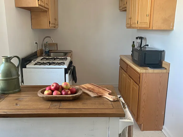 4011 Kings Hwy #4R — Photo 4