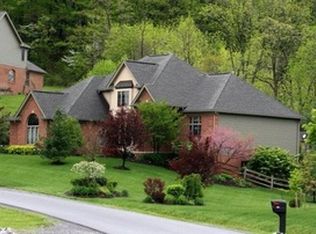 519 Clearview Dr, Hollidaysburg, PA 16648