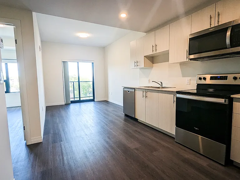 387 King St E #410 — Photo 8