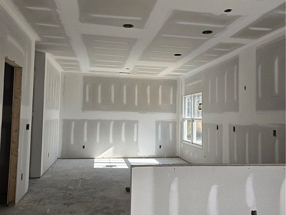 4th image of 1354 E Manchester Rd