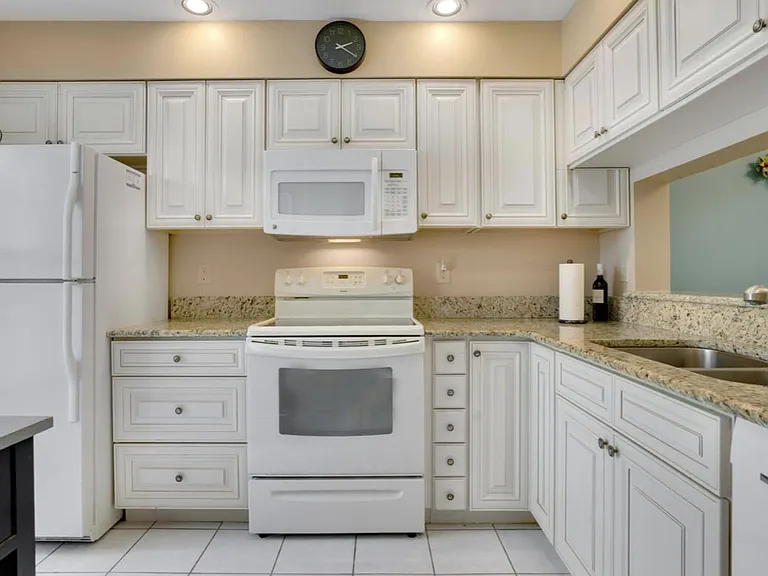 4863 Winslow Beacon — Photo 3
