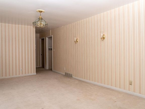 4th image of 428 Apple Blossom Ln