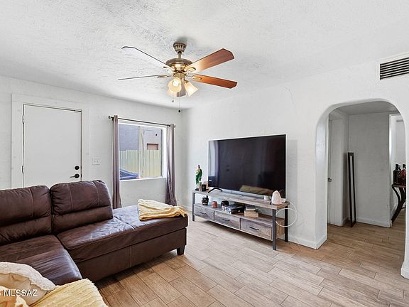4th image of 650 W 44th St