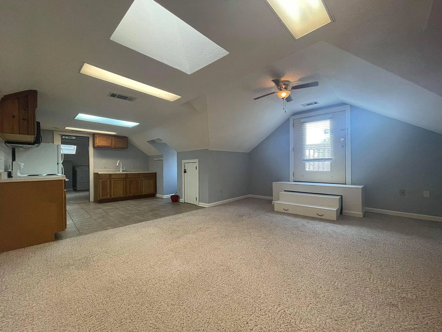 1 bed, 900 sqft, $1,100 — Photo 1