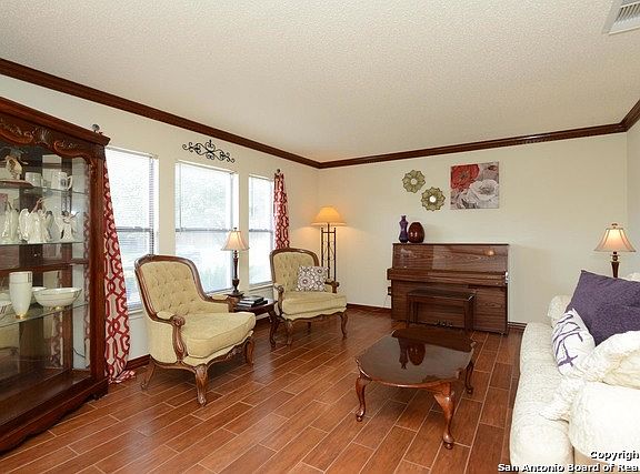 4th image of 3532 Davenport