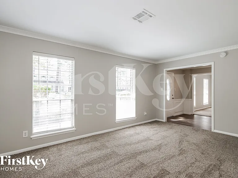 1702 Corral Dr — Photo 3